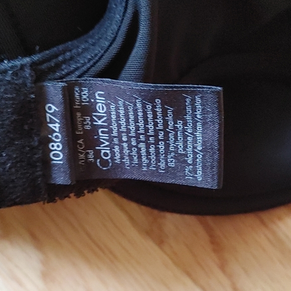 Calvin Klein. 38D. Black bra. - Picture 3 of 4